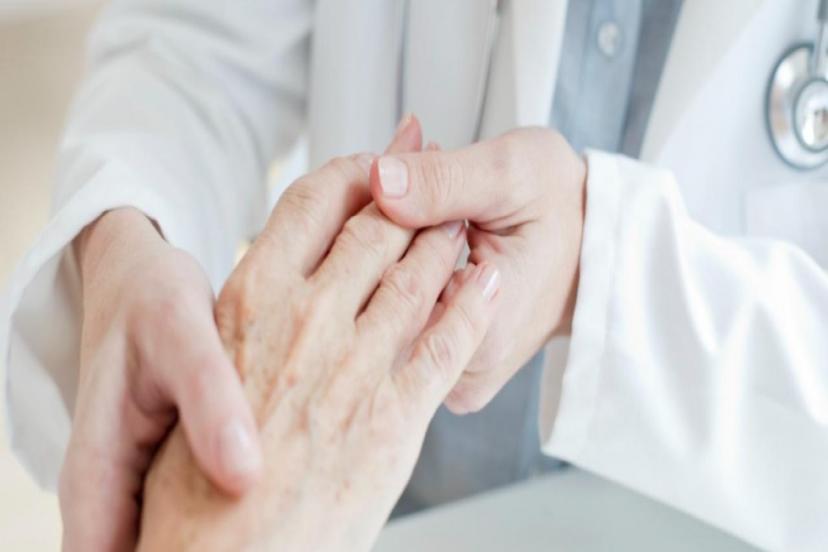 ELDE TİTREME VE HAREKETLERDE YAVAŞLAMA PARKİNSON BELİRTİSİ OLABİLİR 