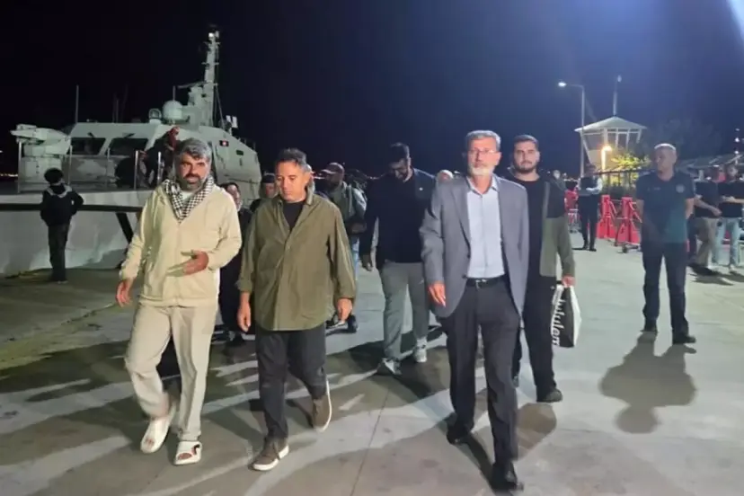 GAZZE'YE YARDIM GÖTÜREN GÖNÜLLÜLER EGE'DE ZOR ANLAR YAŞADI