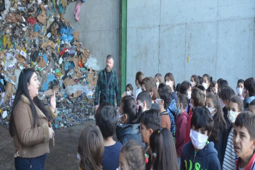 GERİ DÖNÜŞÜM TESİSİNİ GEZDİLER