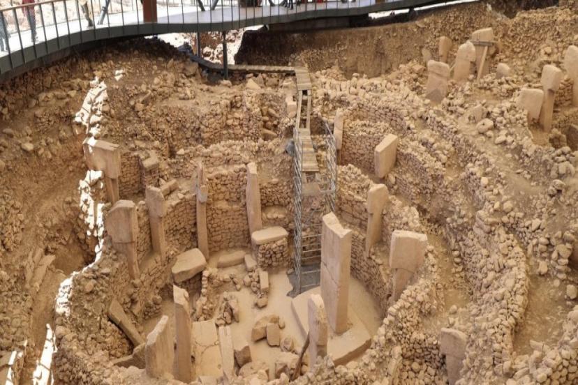 GÖKBEKLİTEPE'DE İNSAN HEYKELİ BULUNDU