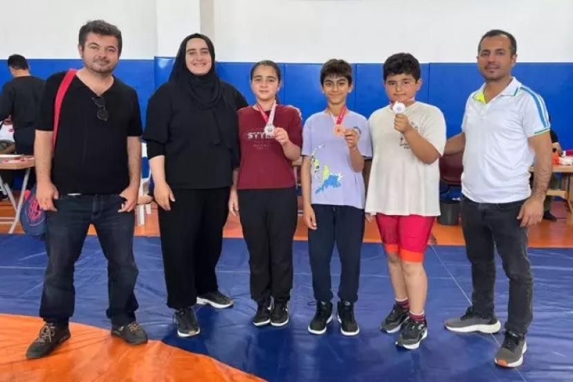 GURURLANDIRAN BAŞARI