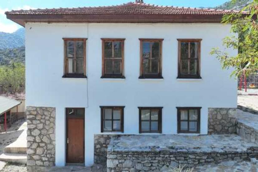 İBRADI ÜRÜNLÜ'YE PETEK EVİ PROJESİ