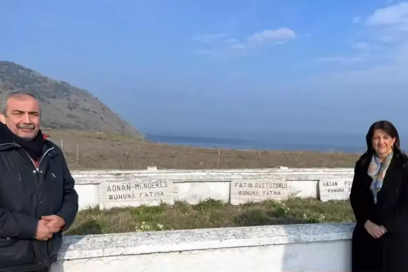 İMRALI HEYETİ, ADNAN MENDERS'İ MEZARINDA ZİYARET ETMİŞ 