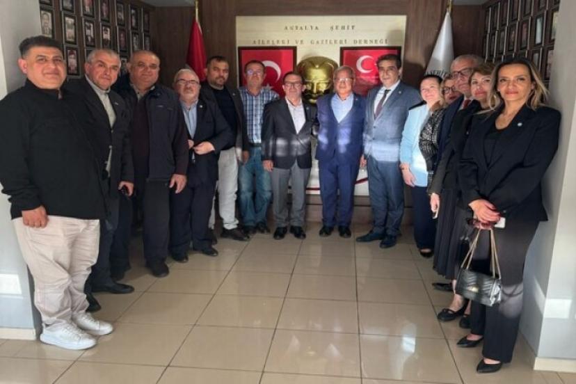 İYİ PARTİ’DEN ŞEHİTLER DERNEĞİNE ANLAMLI ZİYARET 