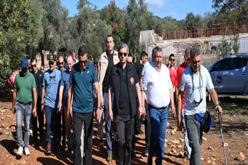 KAŞ'TA CUMHURİYETE SAYGI: ECDADIN YOLUNDA YÜRÜYÜŞ VE ŞEHİTLERE SAYGI TÖRENİ