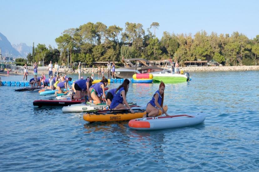 KEMER’DE SUP KUPASI  YARIŞLARI BAŞLADI 