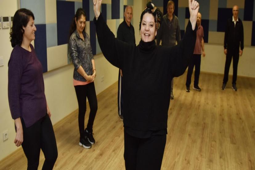 KEPEZ’DE HALK DANSLARINA YOĞUN İLGİ 