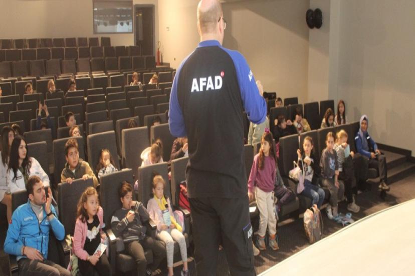 KEPEZ’DEN DÜZCE DEPREMİNİN YIL DÖNÜMÜNDE ÇOCUKLARA AFET EĞİTİMİ