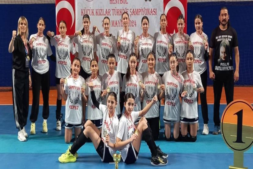 KEPEZ’DEN MİLLİ TAKIMA 13 HENTBOLCU 