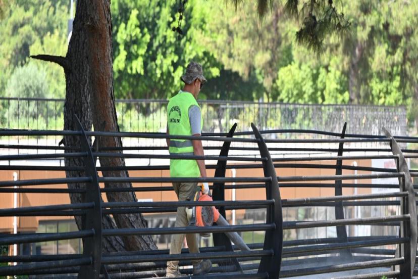 KEPEZ’DEN TEK SARNIÇ PARKI’NDA TEMİZLİK SEFERBERLİĞİ