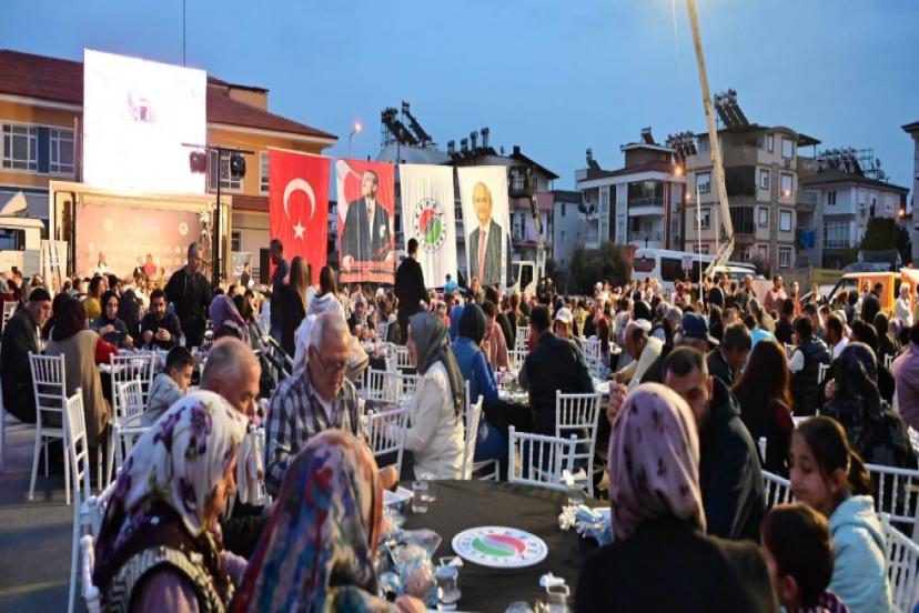 KEPEZ’İN İFTAR SOFRALARI GÖNÜLLERİ BULUŞTURUYOR