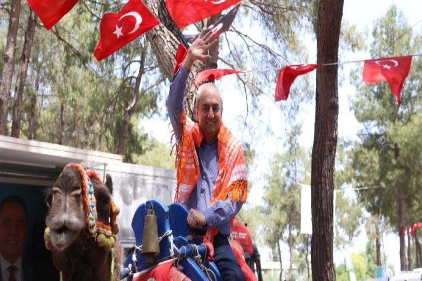 KOCAGÖZ'DEN DEVE ŞOV...