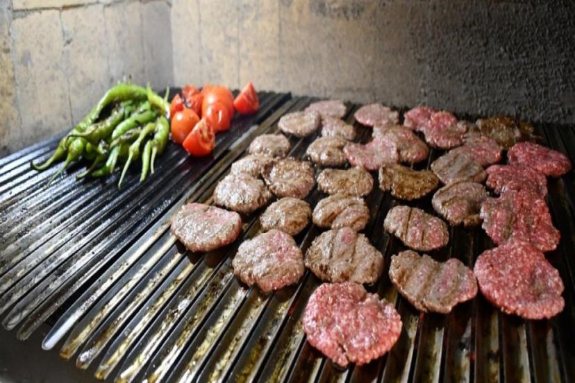 KÖFTEDE KALP, BAKLAVADA BOYA TESPİT EDİLDİ