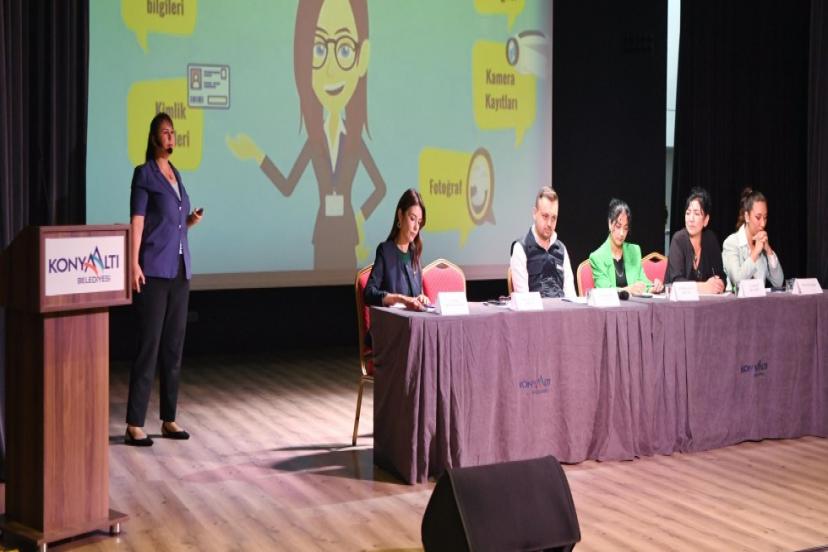 KONYAALTI’NDA ‘’DİJİTAL DÜNYA VE ÇOCUK’’ PANELİ DÜZENLENDİ