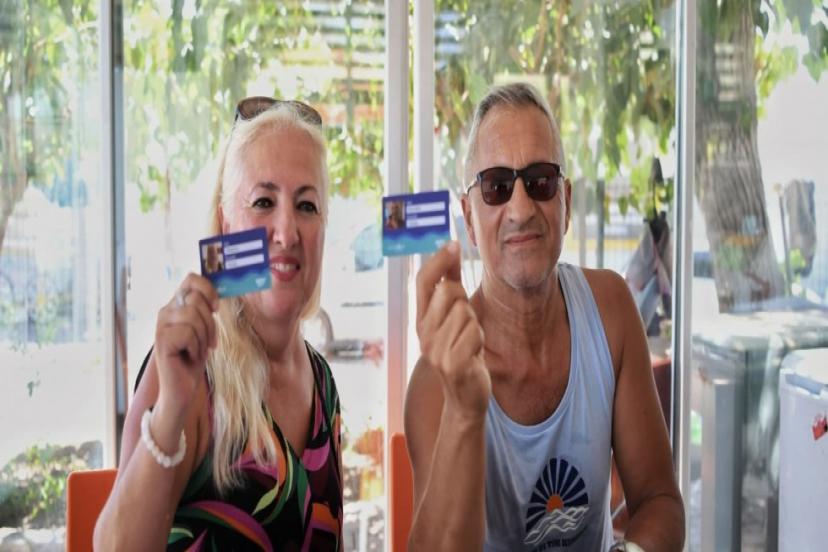 KONYAALTI’NDA EMEKLİ KART DAĞITIMI BAŞLADI