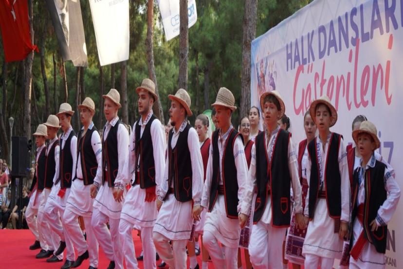 KONYAALTI’NDA HALK DANSLARI ŞÖLENİ