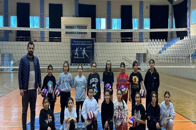 KORKUTELİ BELEDİYESİ VOLEYBOL KIŞ SPOR OKULU BAŞLADI