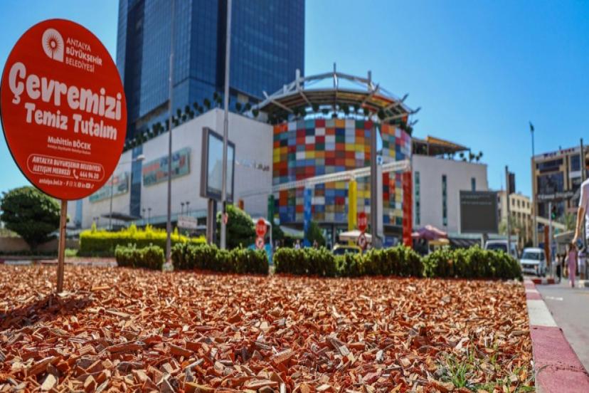 KURAKÇIL PEYZAJ ÇALIŞMALARIYLA SU VE ENERJİ TASARRUFU SAĞLANIYOR