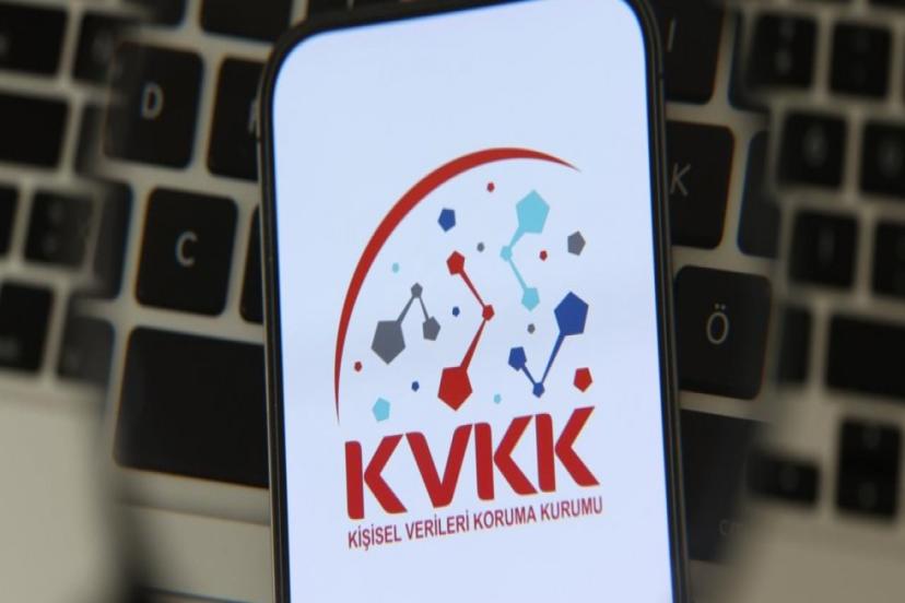KVKK, ÖĞRETMENLERE DİJİTAL OKURYAZARLIK SEMİNERLERİ VERECEK 