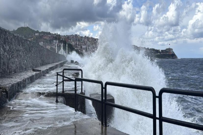 METEOROLOJİ'DEN 13 İL İÇİN FIRTINA UYARISI