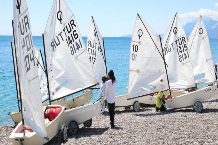 MİNİKLERDEN YELKENCİLİĞE İLK ADIM