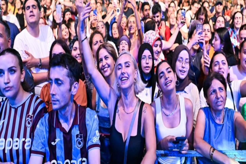 MURATPAŞA'DA KARADENİZ GECESİ COŞKUSU