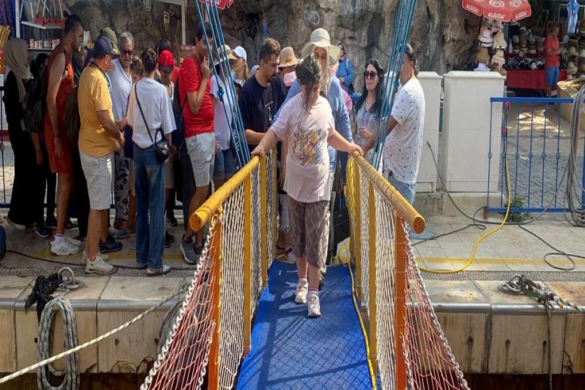 MURATPAŞA’DAN ÖZEL ÇOCUKLARA MAVİ YOLCULUK DESTEKLERİYLE UNUTULMAZ BİR GÜN