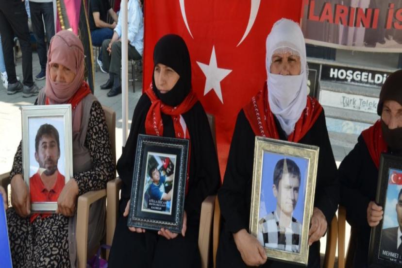 MUŞLU AİLELER EVLAT NÖBETİNİ SÜRDÜRDÜ