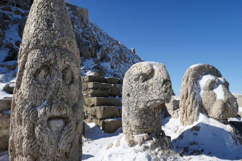 NEMRUT DAĞI'NA TURİST İLGİSİ YOĞUN