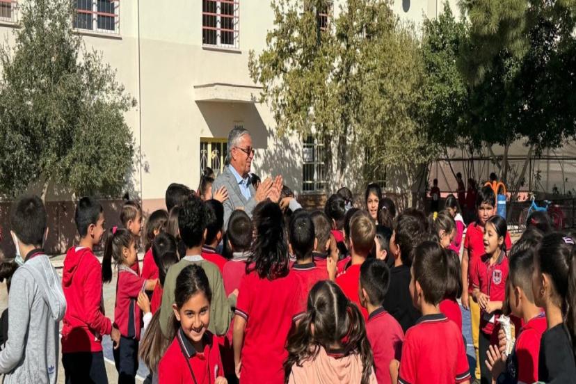 ÖĞRETMEN BAŞKANA SEVGİ SELİ