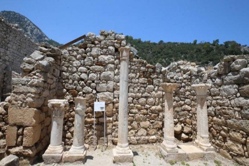 OLYMPOS ANTİK KENTİNDE YENİ MOZAİKLER BULUNDU