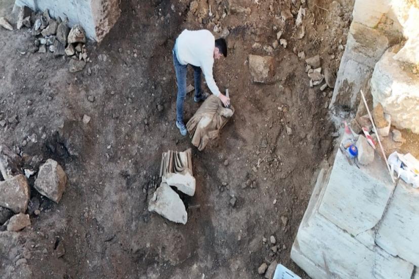 PERGE ANTİK KENTİN'DE HEYECAN VERİCİ KEŞİF