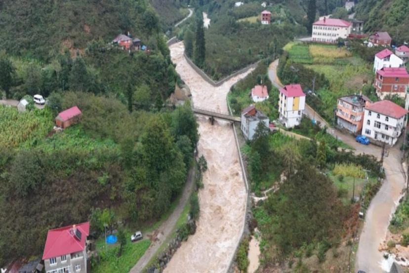 RİZE VE ARTVİN'DE SELİN İZLERİ SİLİNİYOR