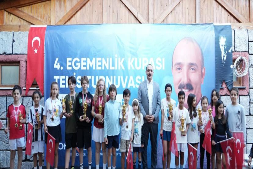 ŞAMPİYON ÇOCUKLARIN ÖDÜLLERİ BAŞKAN KOTAN'DAN