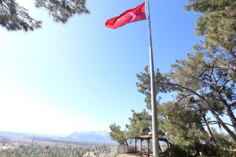 ŞANLI BAYRAĞIMIZ YENİDEN GÖNDERDE