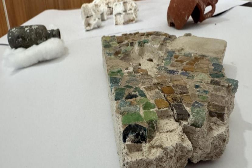 ŞANLIURFA'DA KATEDRAL KAZISINDA VİTRAYLAR BULUNDU