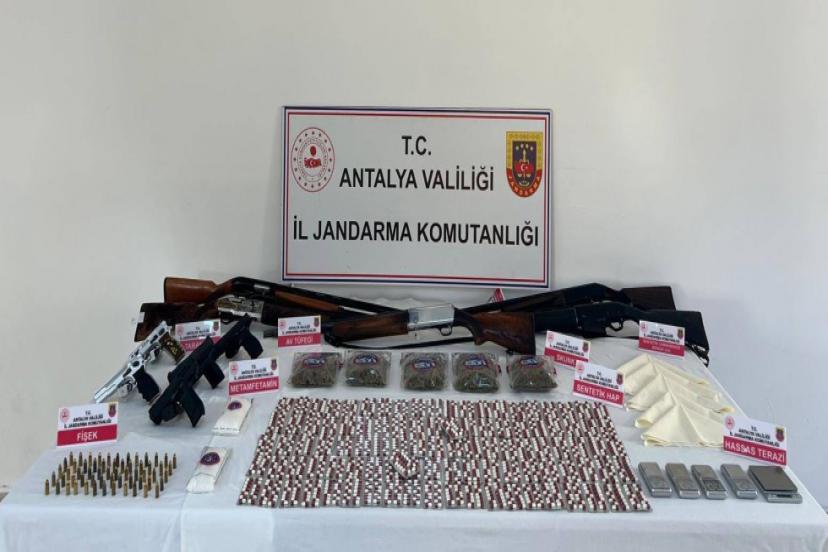 SERİK’TE UYUŞTURUCU OPERASYONU: 51 ŞÜPHELİ GÖZALTINDA