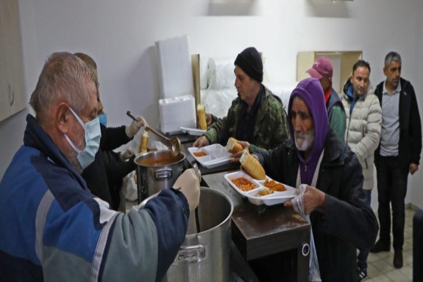 SOKAKTA KALAN EVSİZLERİ BÜYÜKŞEHİR UNUTMADI