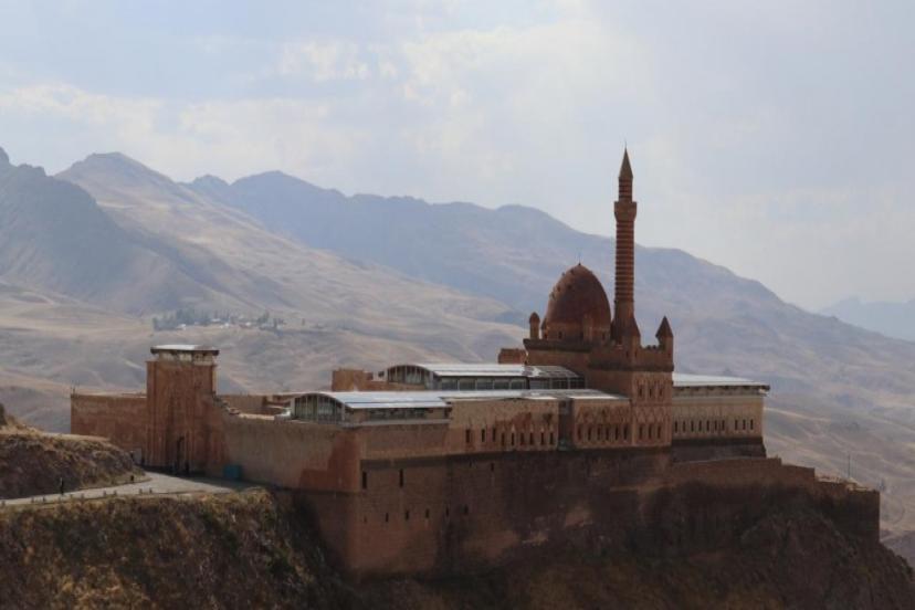 TARİHİ MİRAS ASIL LİSTE YOLUNDA! İSHAK PAŞA SARAYI UNESCO’NUN KAPISINDA