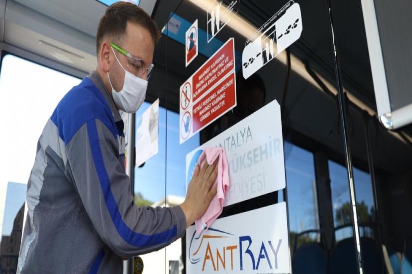 TRAMVAYLAR ANTALYALILARA PIRIL PIRIL ULAŞIM SUNUYOR