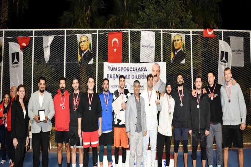 TURNUVADA ÖDÜLLER SAHİPLERİNİ BULDU 