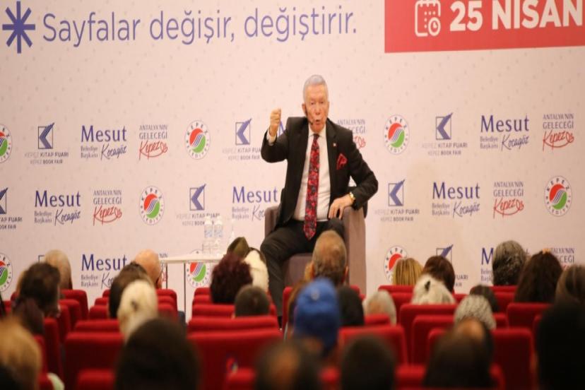 UĞUR DÜNDAR, KİTAP FUARI’NDA “BASIN ÖZGÜRLÜĞÜ”NÜ ANLATTI