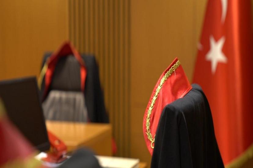 UYARI İŞARETİ OLMAYAN ÇUKURA GİRİP KAZA YAPAN SÜRÜCÜ 110 BİN LİRA KAZANDI 