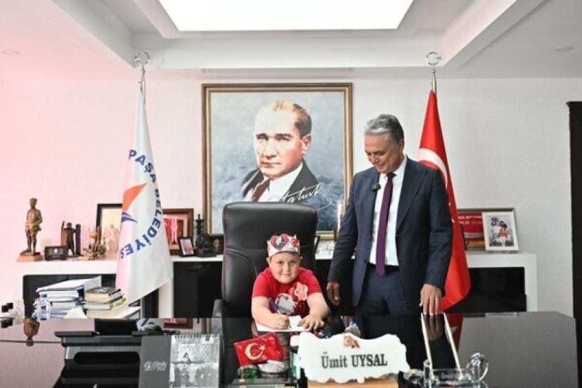 UYSAL: ‘NİCE KUŞAKLAR VATAN SEVGİSİYLE BÜYÜSÜN’