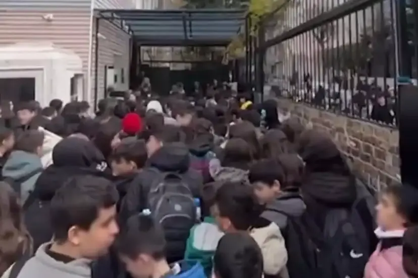 VELİLER TURNİKE SİSTEMİNE TEPKİ GÖSTERDİ