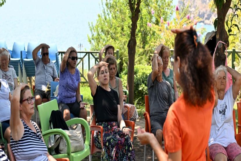 YAŞLI EVİ’NDE YOGA MEDİTASYON