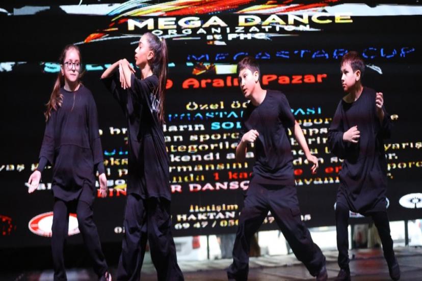 YILBAŞI FESTİVALİ  RENKLİ GÖRÜNTÜLERLE SONA ERDİ